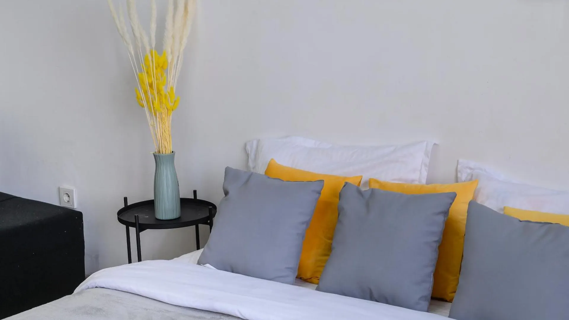 Квартира На 9-10 Спальных Мест 59-11 Almaty Apartment