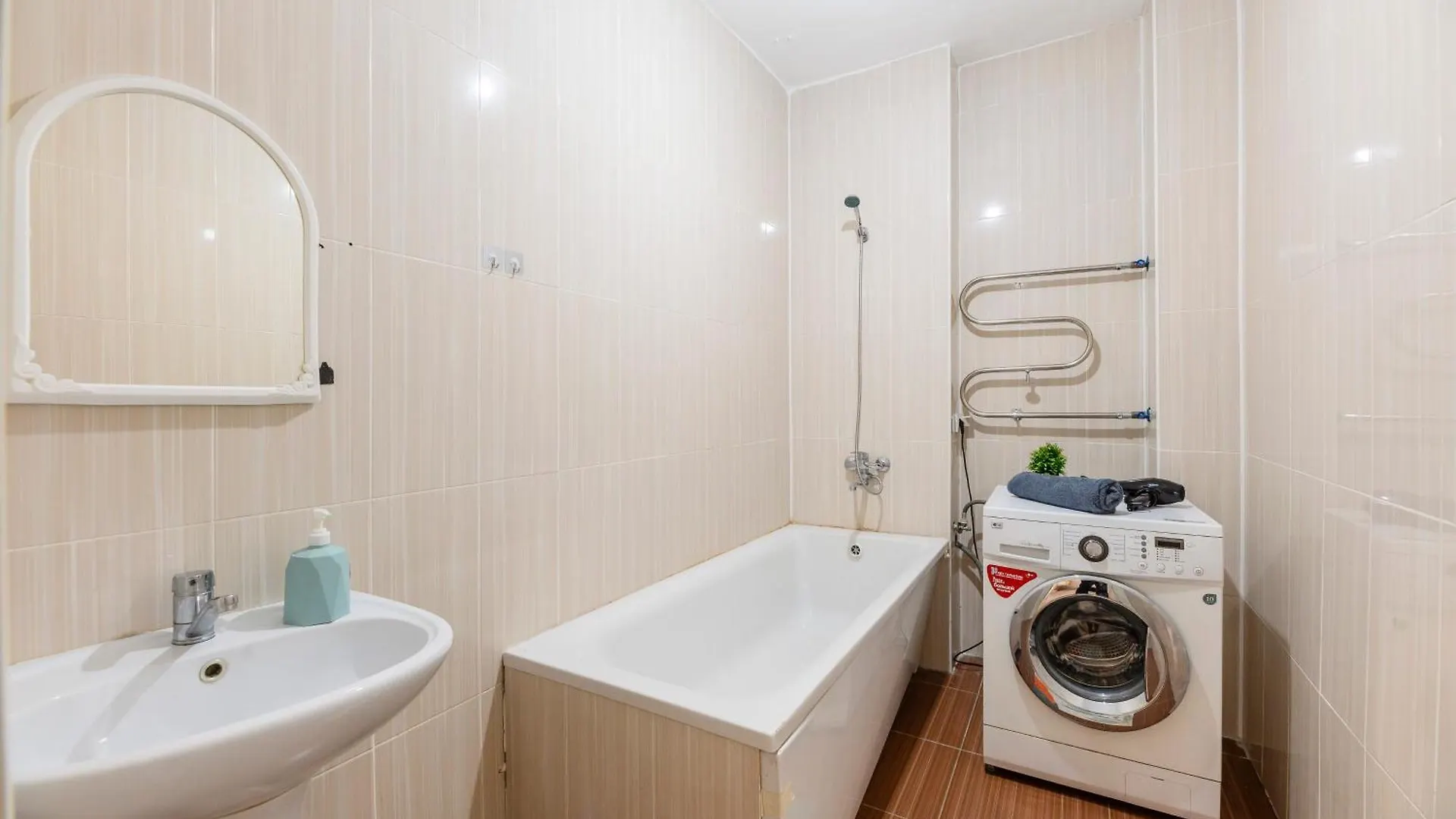 Квартира На 9-10 Спальных Мест 59-11 Almaty Apartment